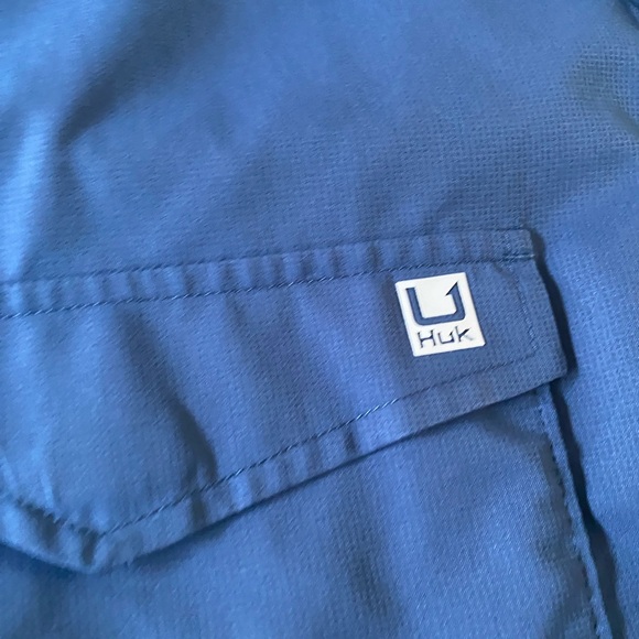 Huk Outdoors Men's Blue Short Sleeve Shirt - Picture 2 of 2